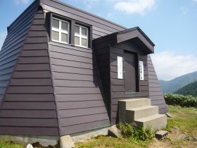 白崩避難小屋