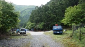 作業広場に車をデポ