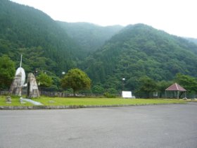 石田川ダム駐車場