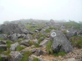 累々たる岩の道