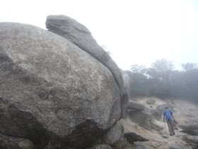 巨石