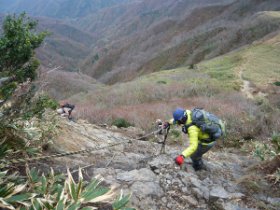 岩場の下り