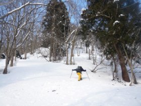 セメント工場裏から