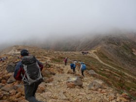 避難小屋が見えました