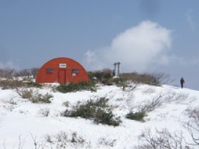 二王子岳避難小屋