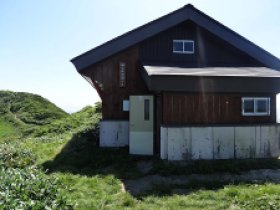 中の岳避難小屋